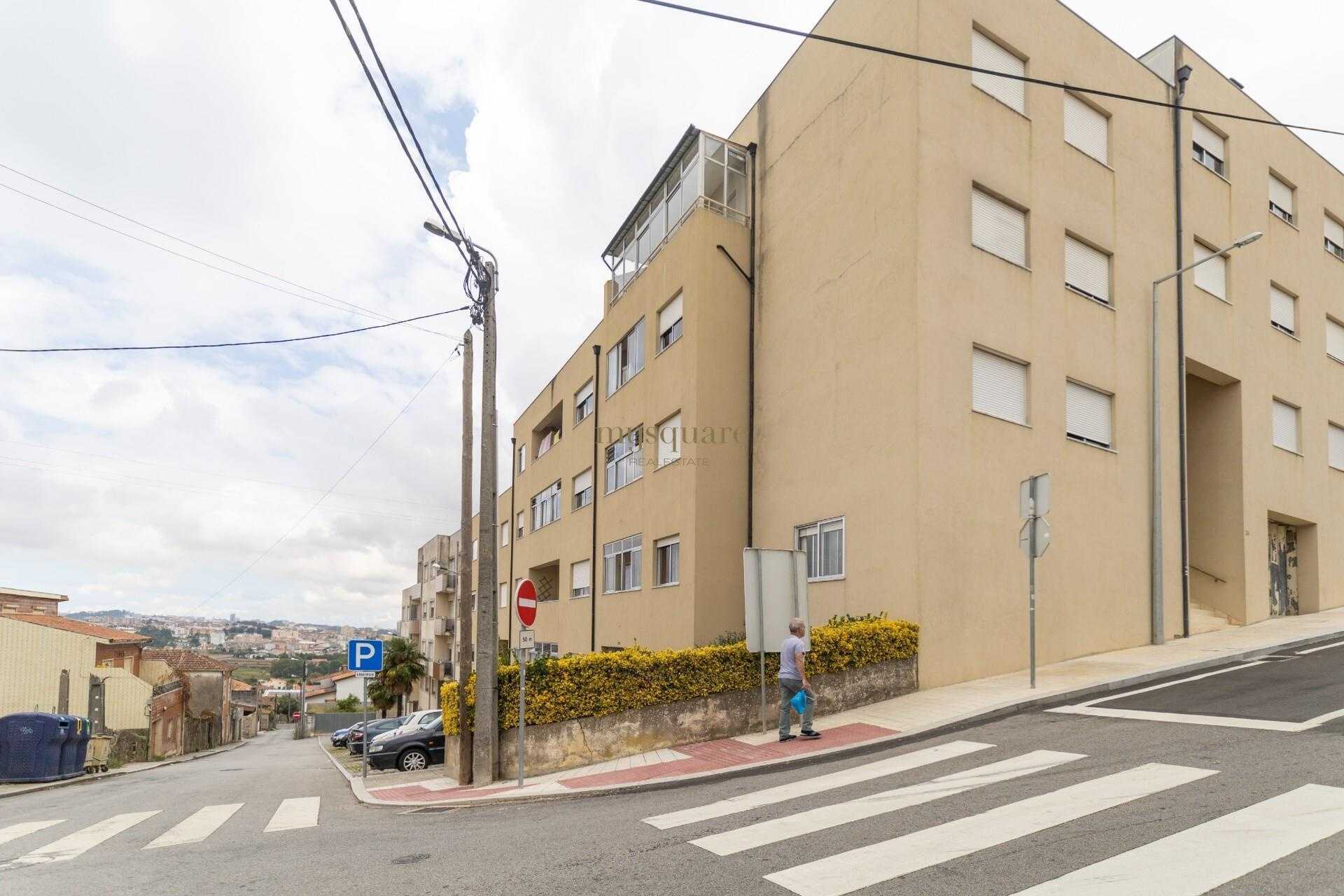 Eigentumswohnung im São Pedro da Cova, Porto District 12167491