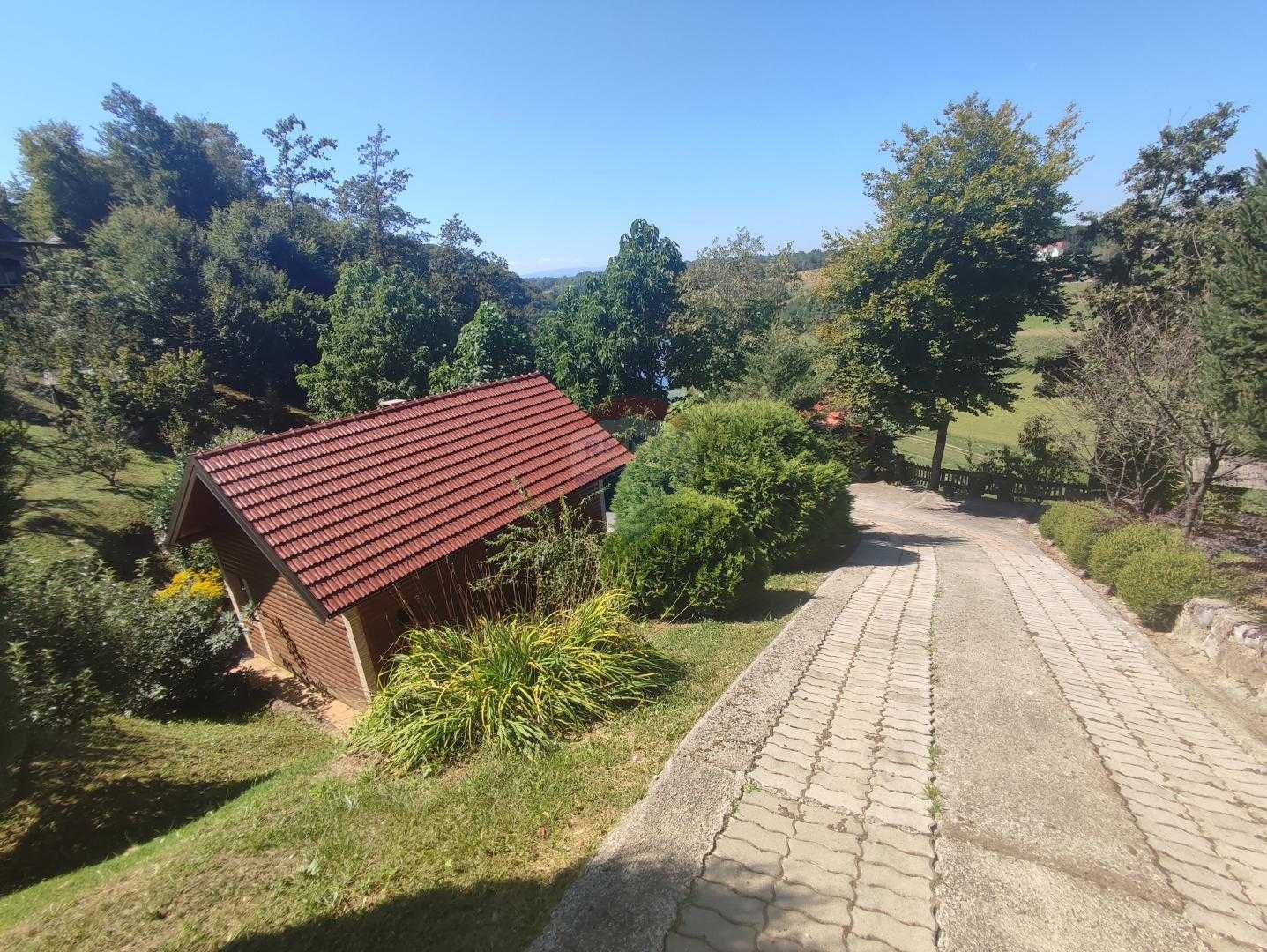 房子 在 Mali Kozinac, Karlovačka županija 12169429