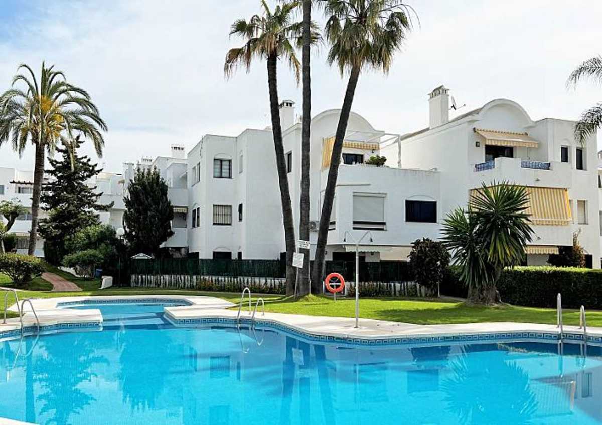 Condominium in Estepona, Andalusia 12169536