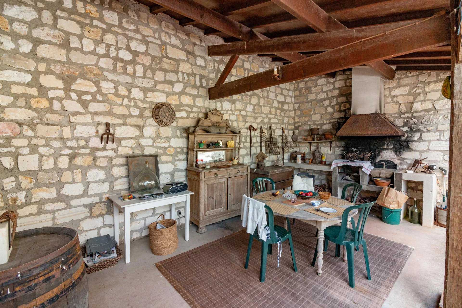 casa en Saint-Même-les-Carrières, Nouvelle-Aquitaine 12171259