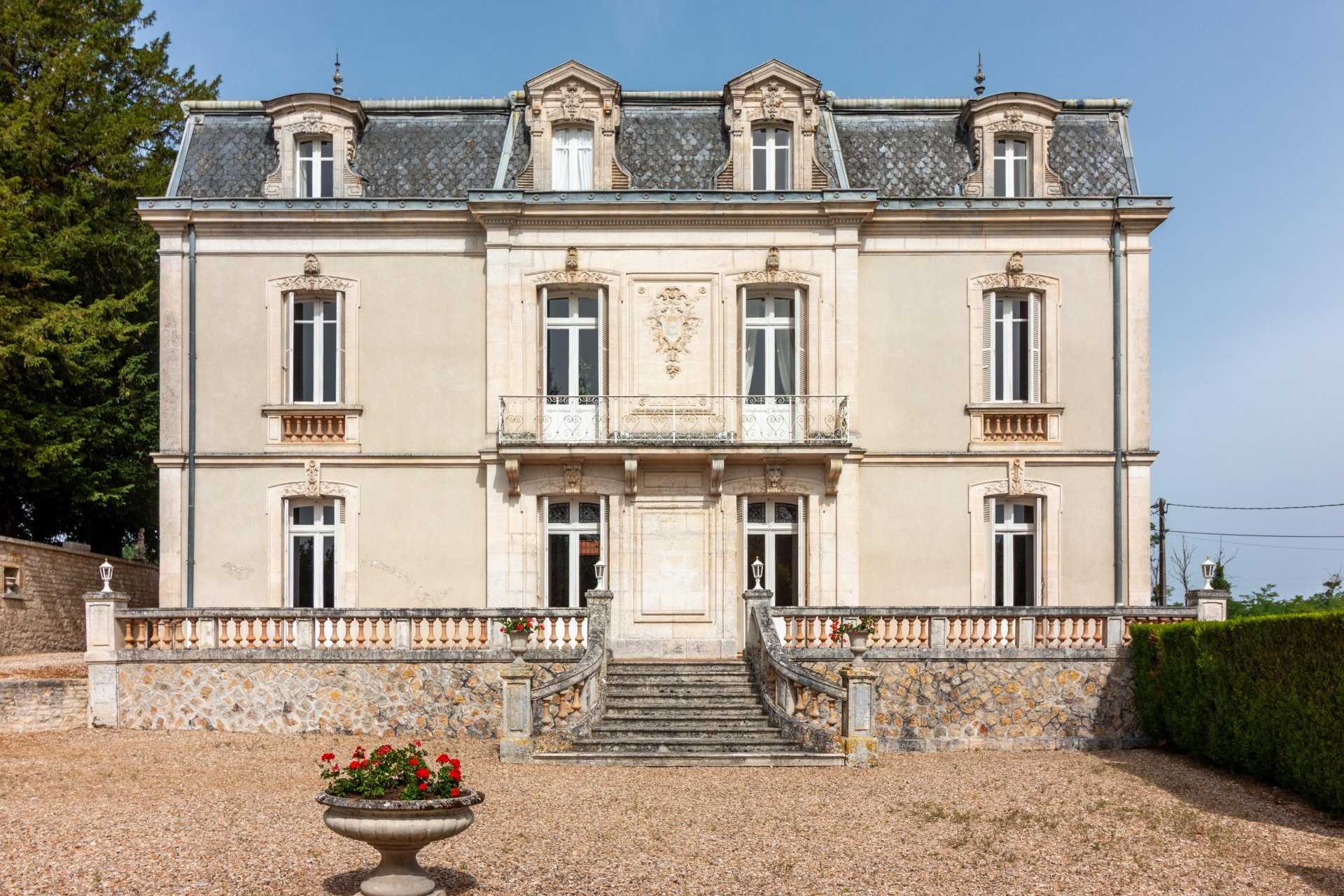 House in Luxe, Nouvelle-Aquitaine 12171431