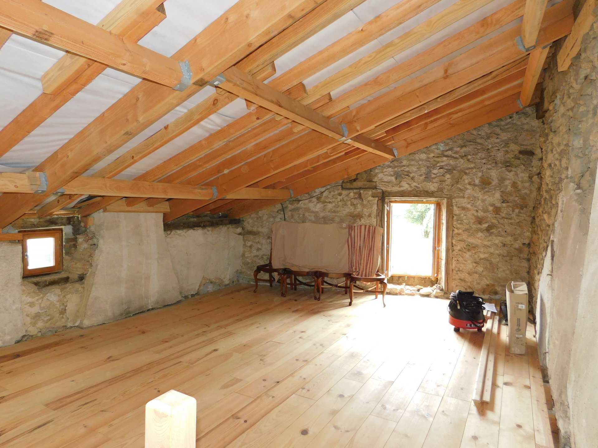 Dom w Saint-Laurent-sur-Gorre, Nouvelle-Aquitaine 12171438