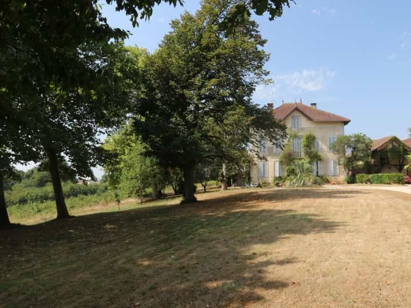 Rumah di Nogaro, Occitanie 12171524