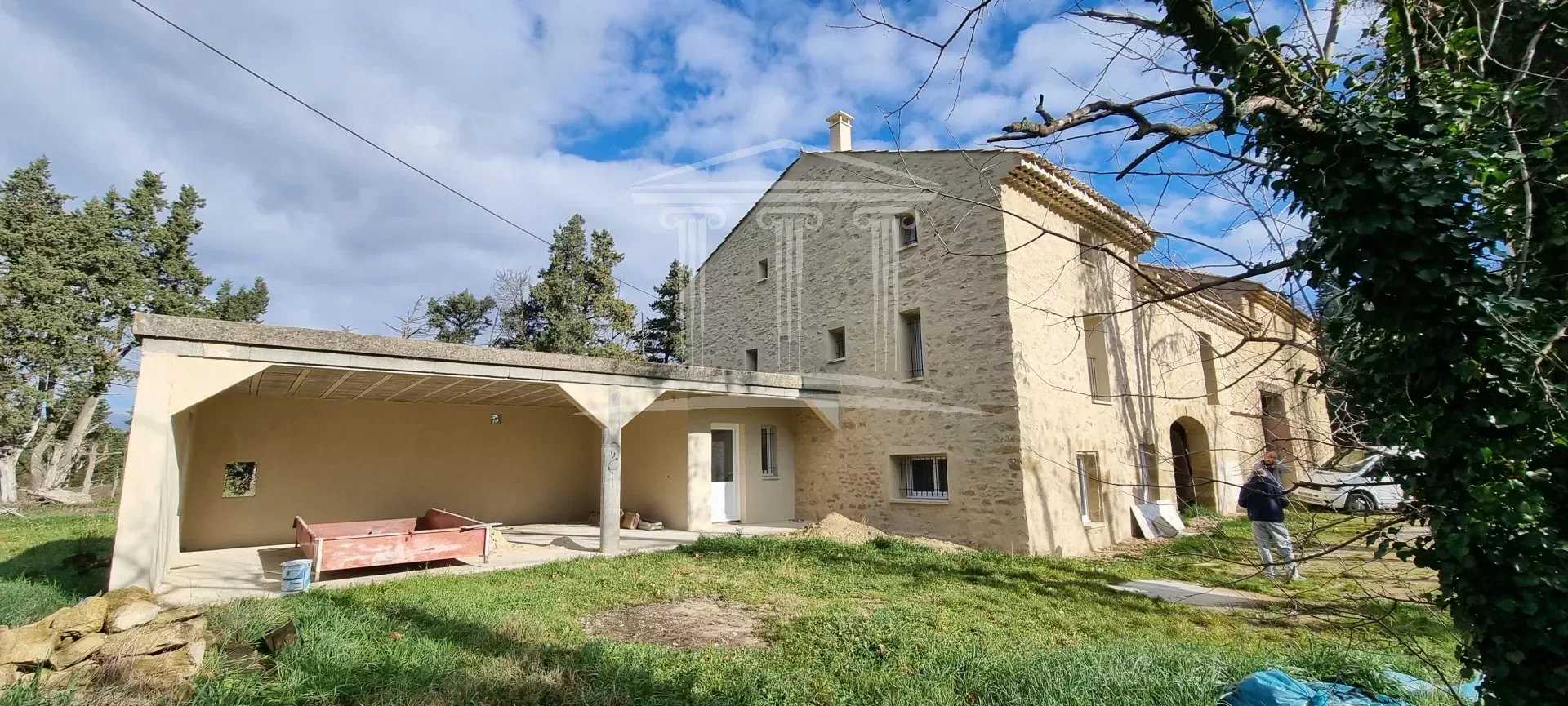 بيت في Sarrians, Provence-Alpes-Cote d'Azur 12173132