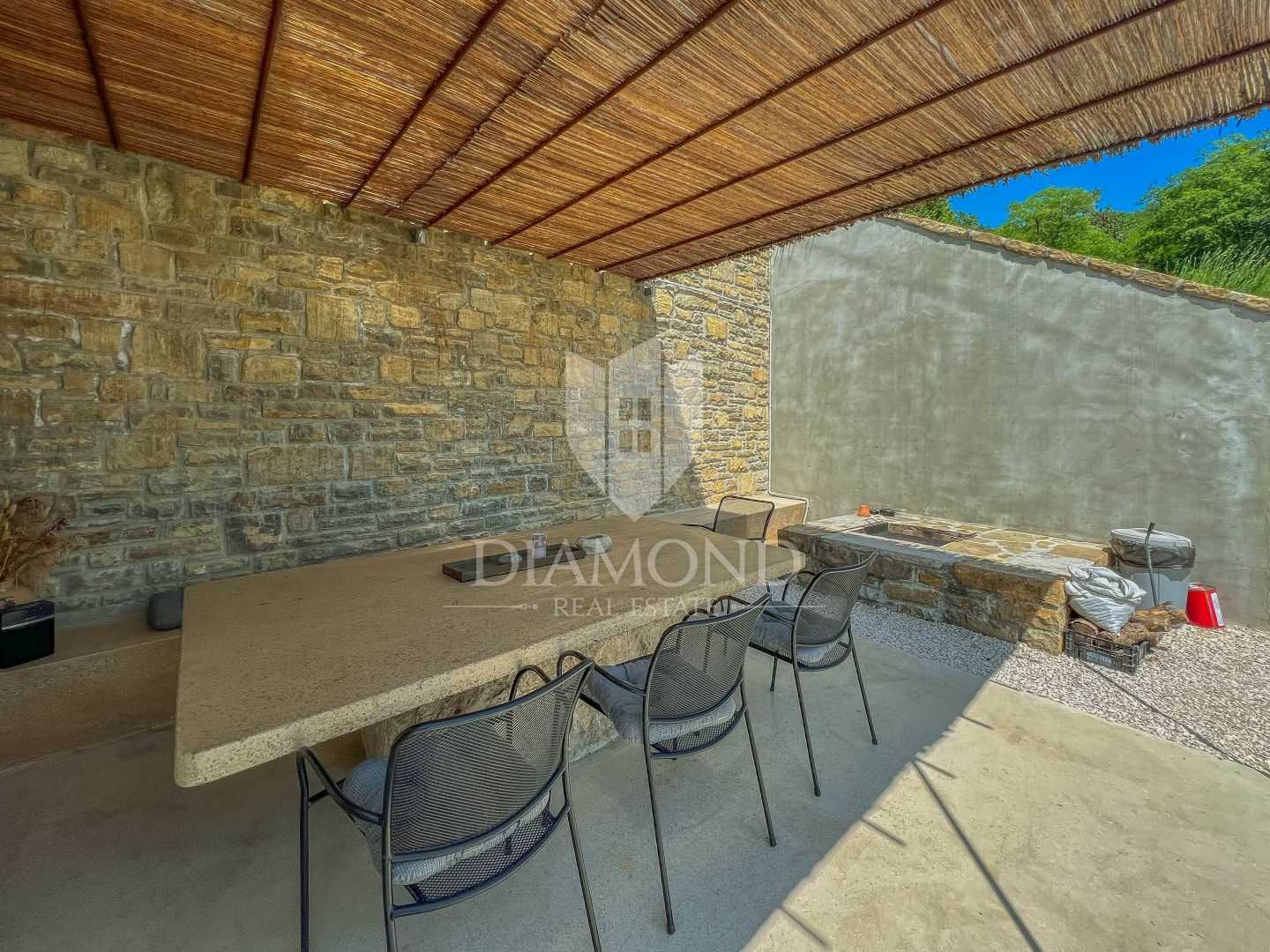 жилой дом в Oprtalj, Istria County 12173445