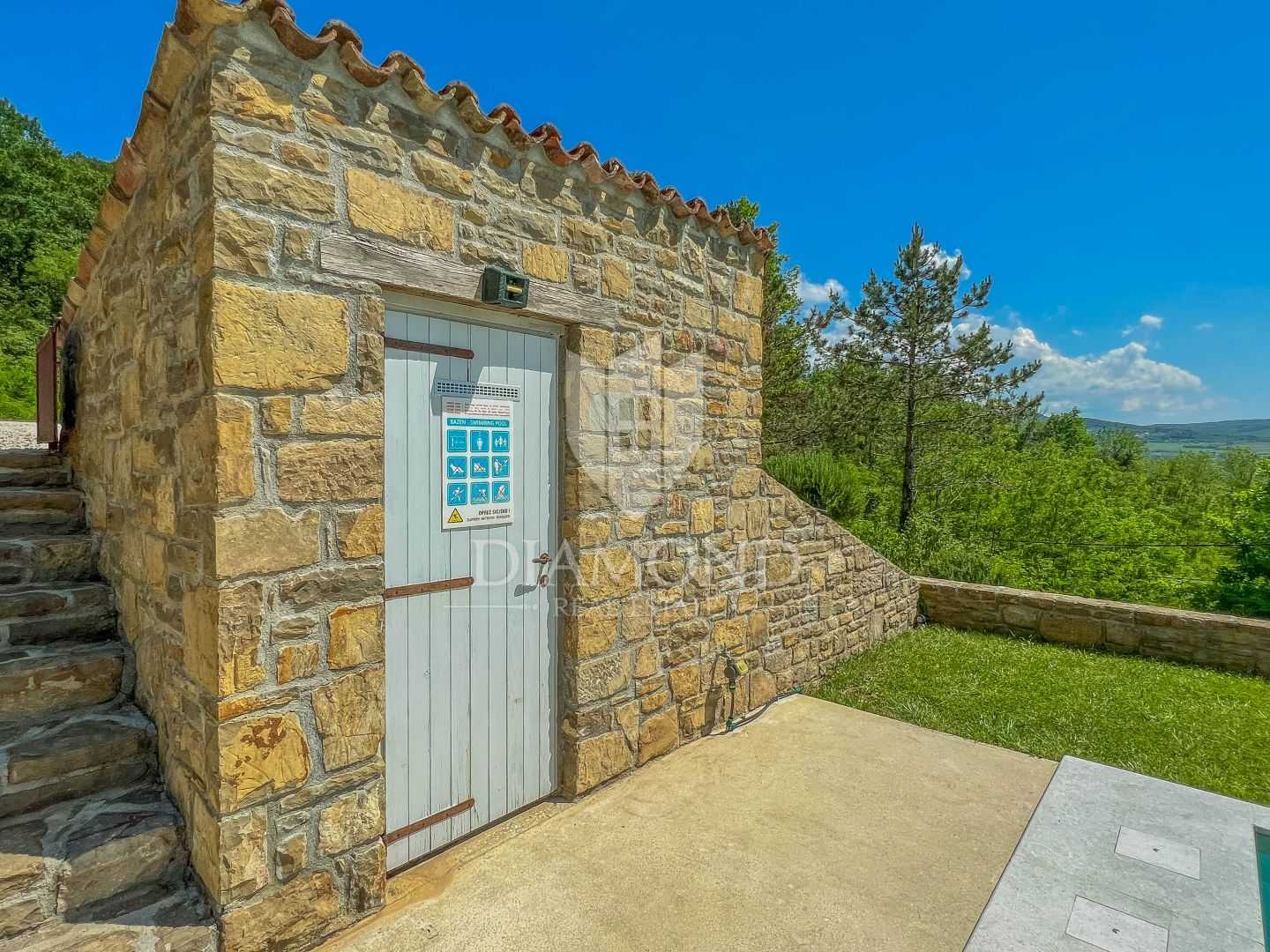жилой дом в Oprtalj, Istria County 12173445