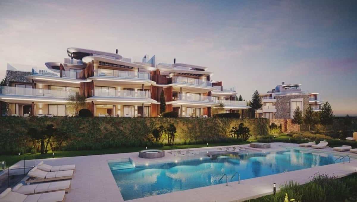 Condominium in Benahavis, Andalusia 12173472