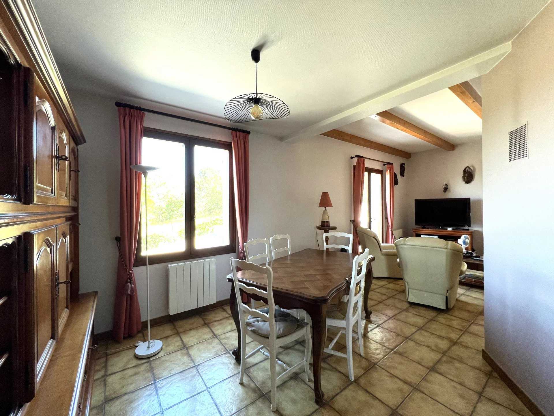 House in Le Teil, Auvergne-Rhone-Alpes 12174608