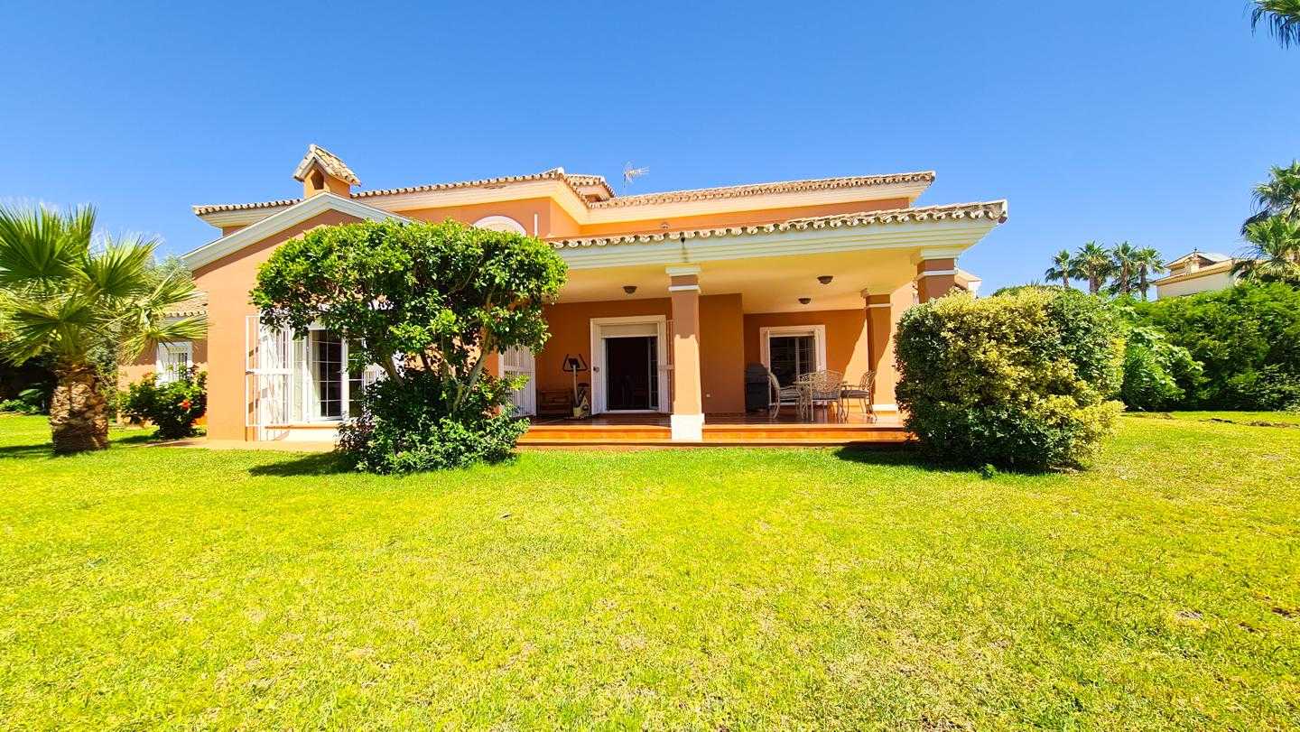 House in Estepona, Andalusia 12174871
