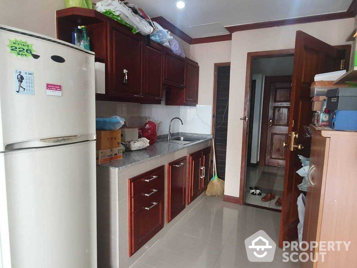 Condominium in Samphanthawong, Krung Thep Maha Nakhon 12175750