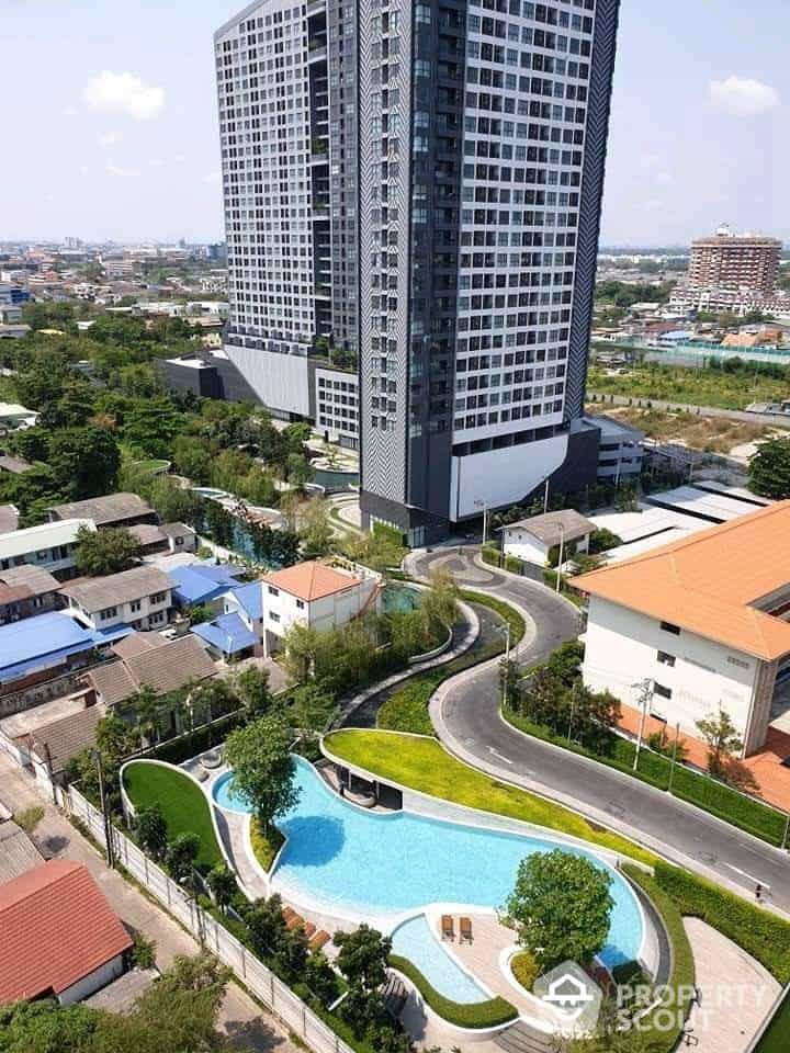 Condominium in Bang Chak, Samut Prakan 12177268
