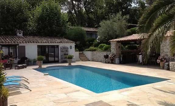房子 在 Valbonne, Provence-Alpes-Côte d'Azur 12180166