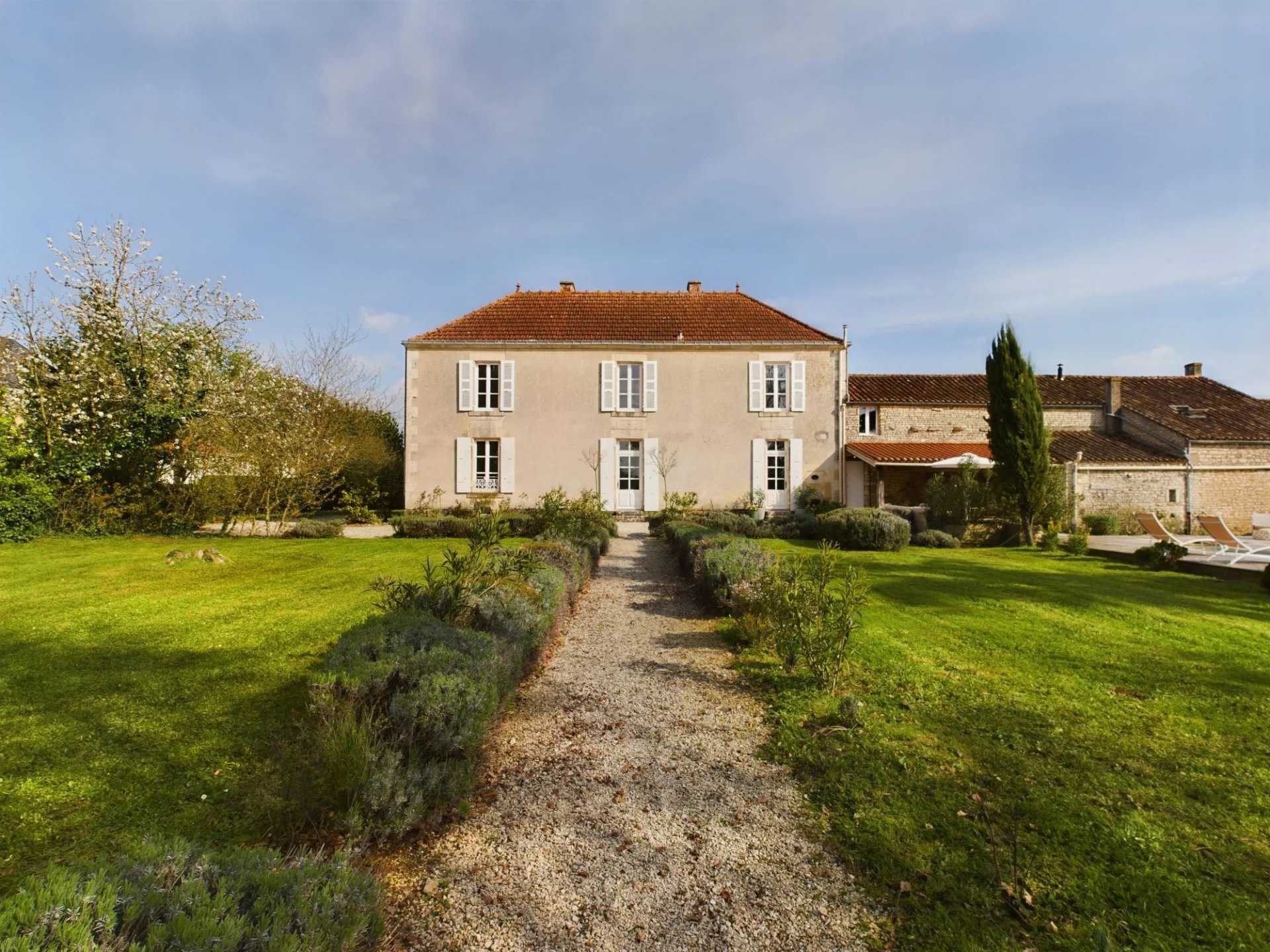 House in Pouille, Centre-Val de Loire 12180186