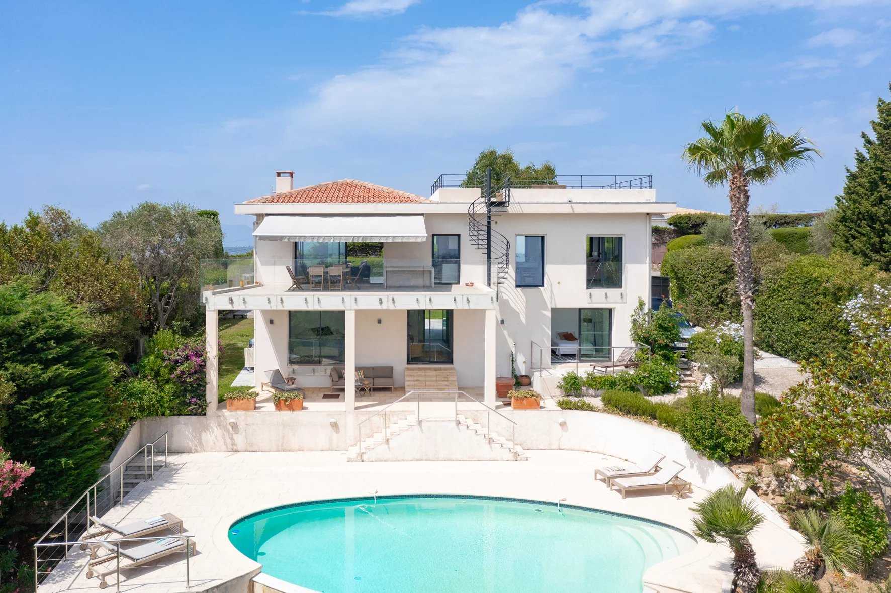 Talo sisään Cannes, Provence-Alpes-Cote d'Azur 12180250