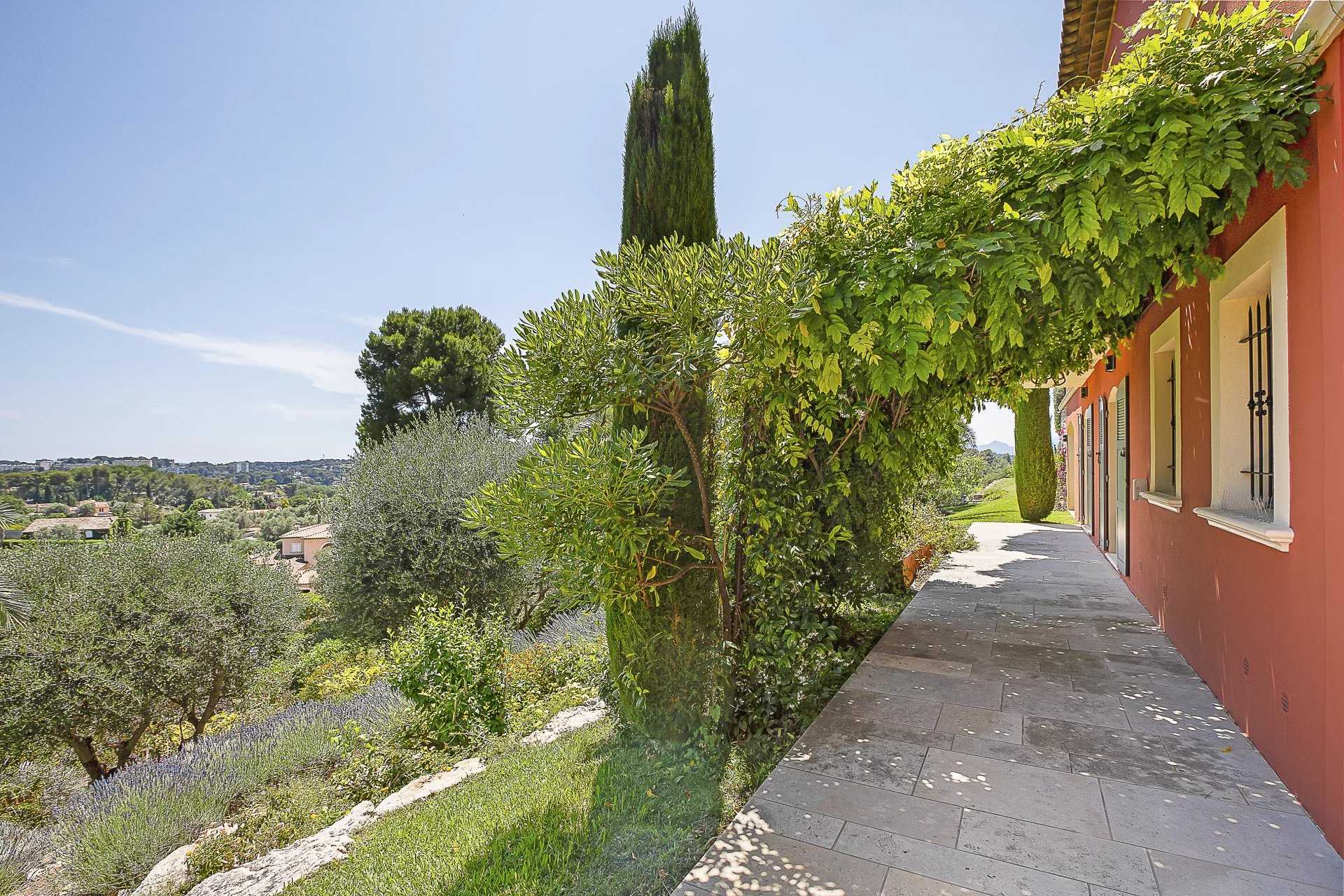 жилой дом в Mougins, Provence-Alpes-Côte d'Azur 12180259