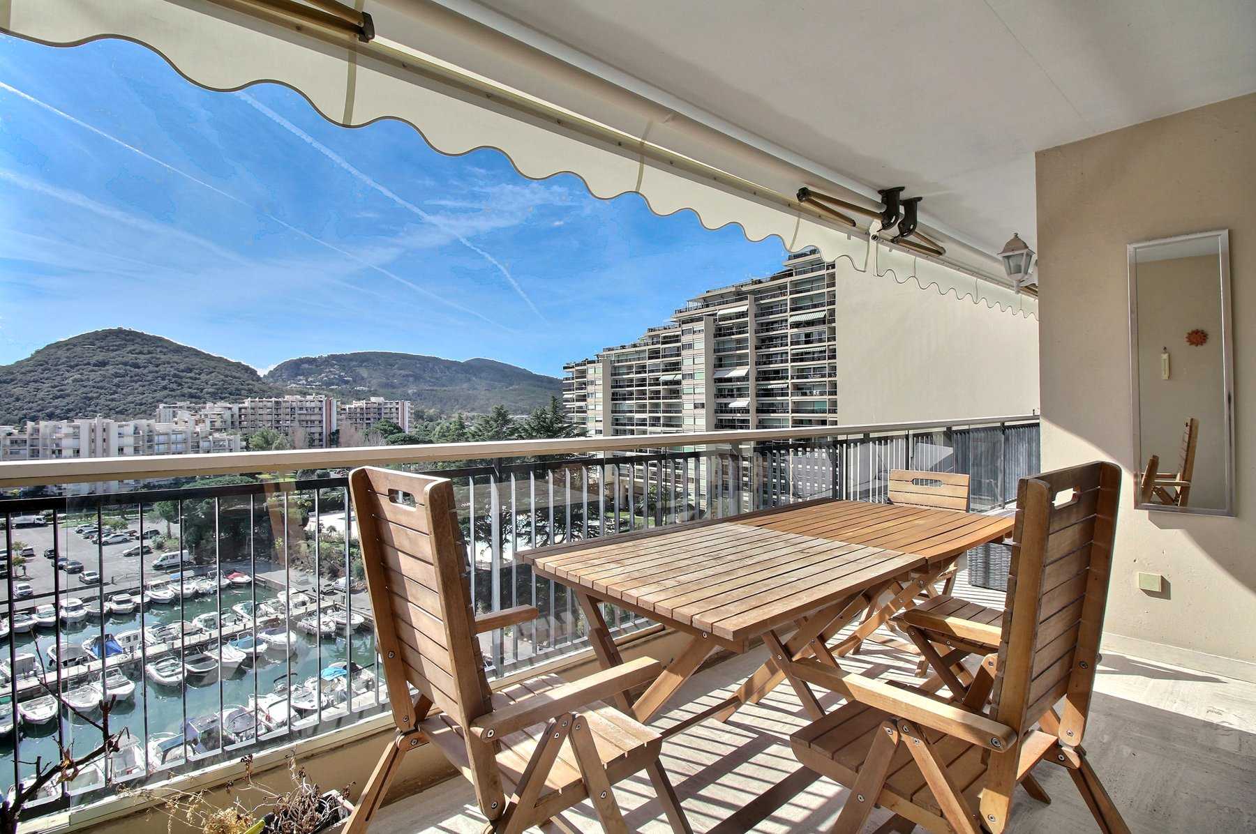 Condominium dans Mandelieu-la-Napoule, Provence-Alpes-Côte d'Azur 12180279