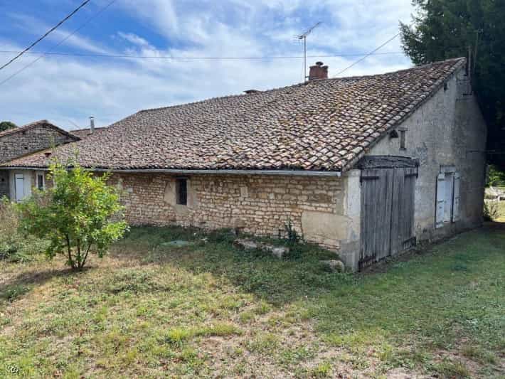 casa en Ruffec, Nouvelle-Aquitaine 12180305