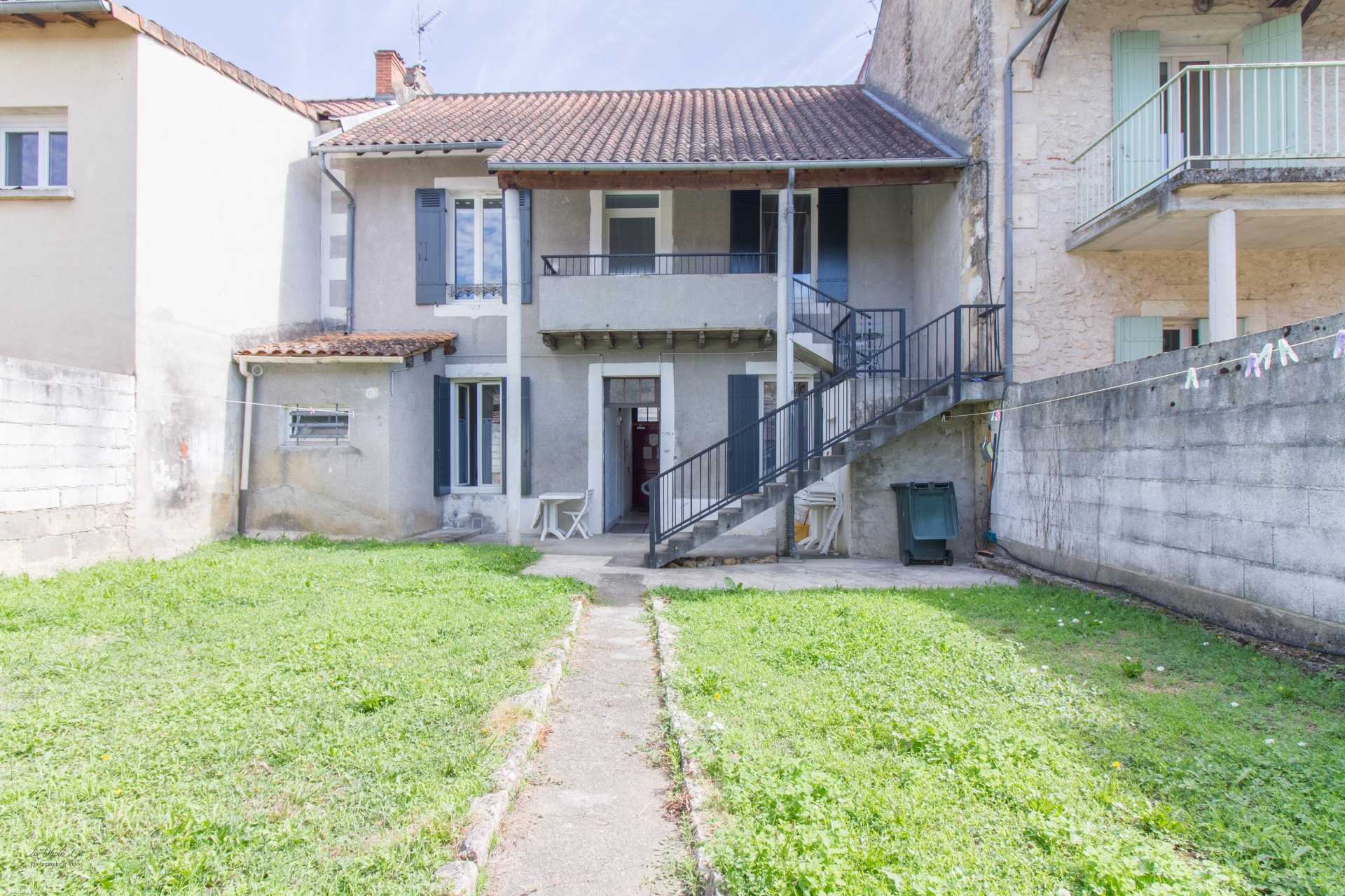 House in Perigueux, Nouvelle-Aquitaine 12180429
