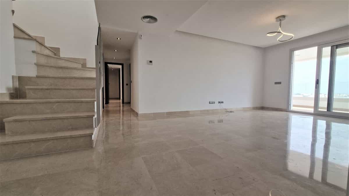Condominium in San Pedro de Alcantara, Andalusia 12180453