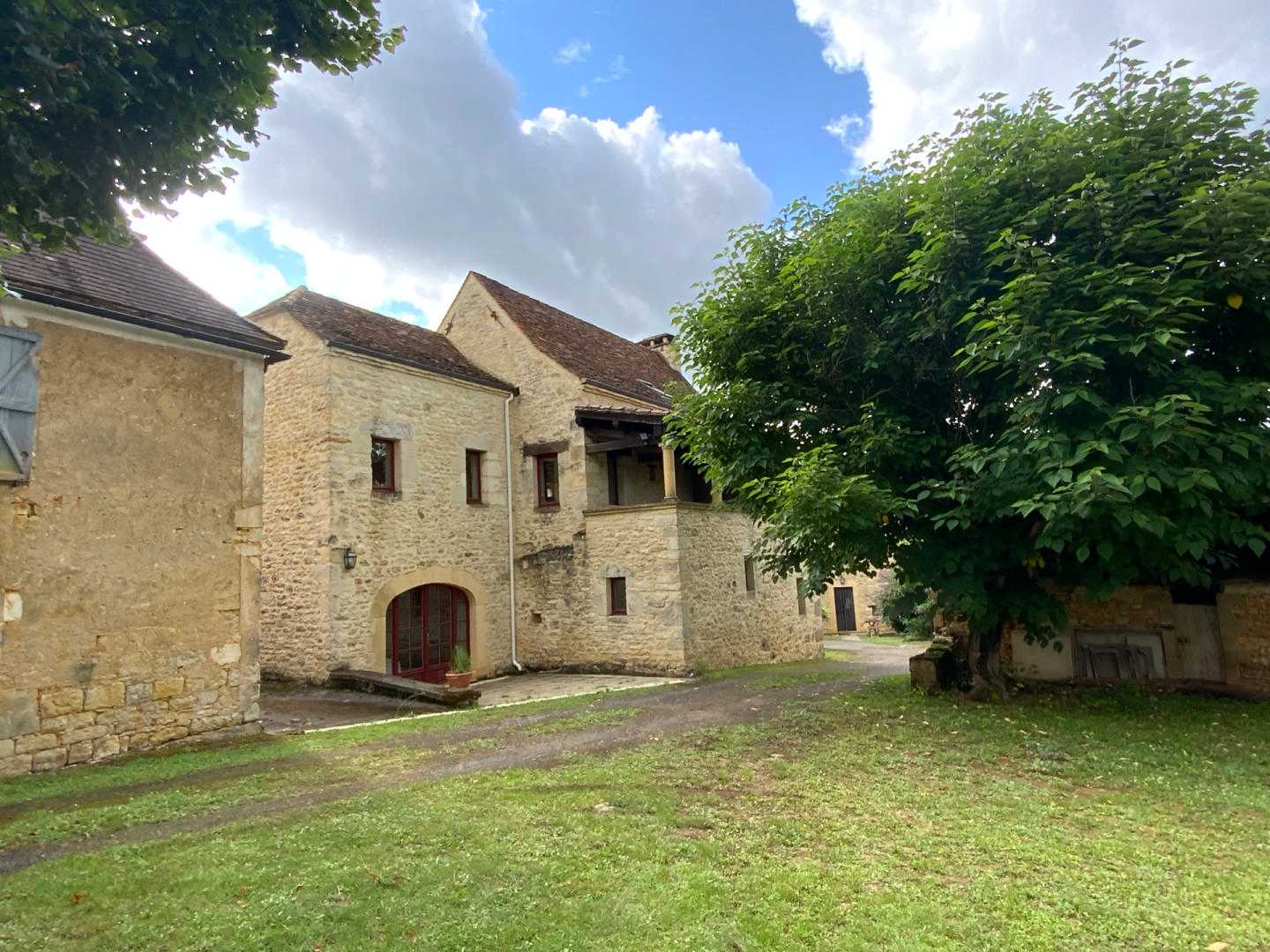 Talo sisään Sarlat-la-Canéda, Nouvelle-Aquitaine 12180530