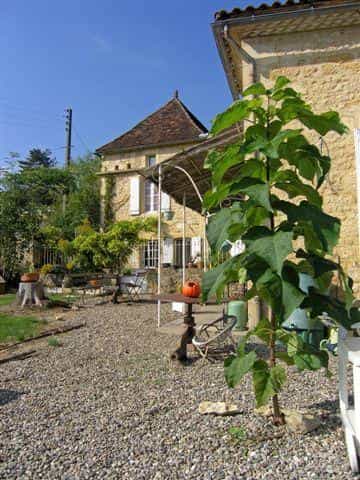House in Saint-Cyprien, Nouvelle-Aquitaine 12180532