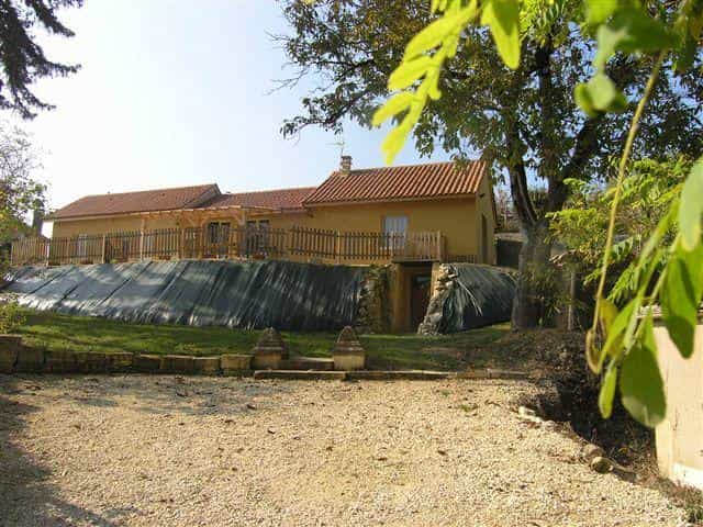 Huis in Saint-Cyprien, Nouvelle-Aquitaine 12180532