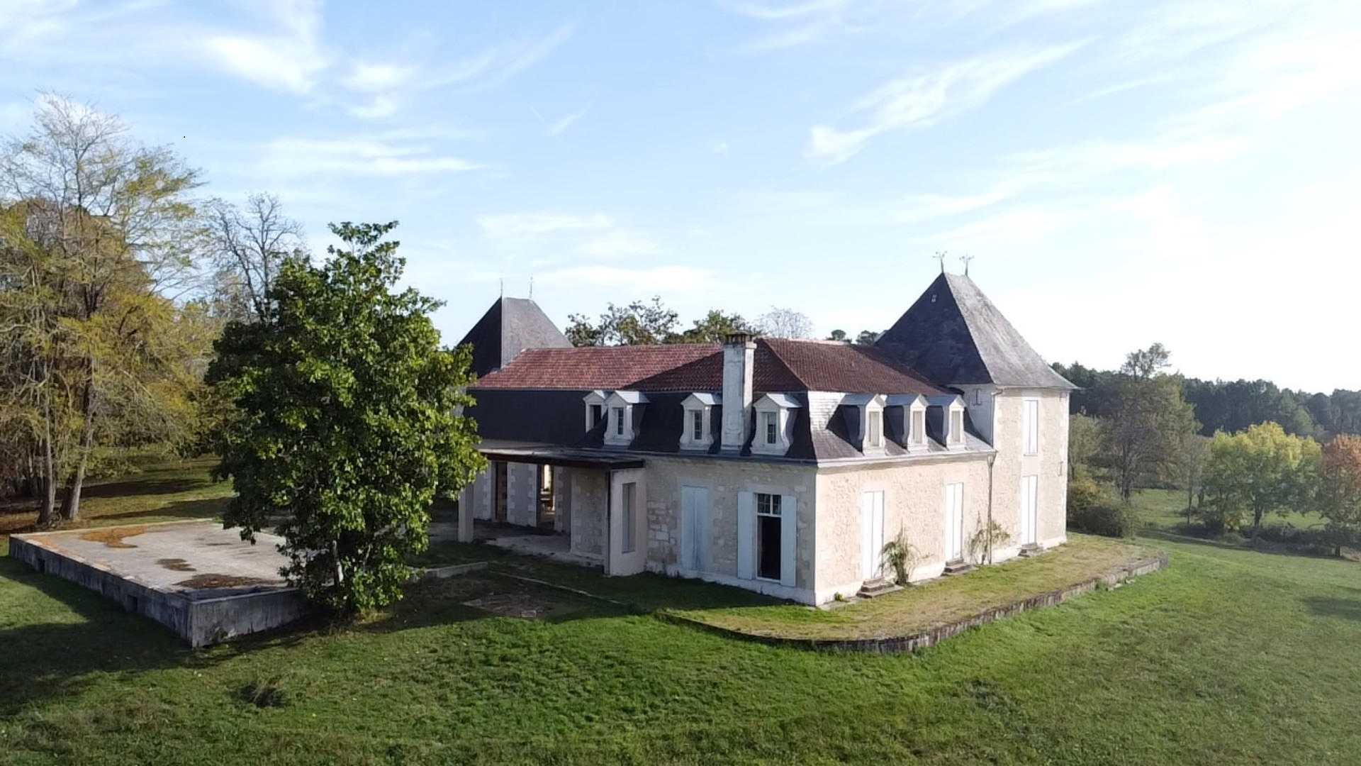 casa en Saint-Cyprien, Nouvelle-Aquitaine 12180606