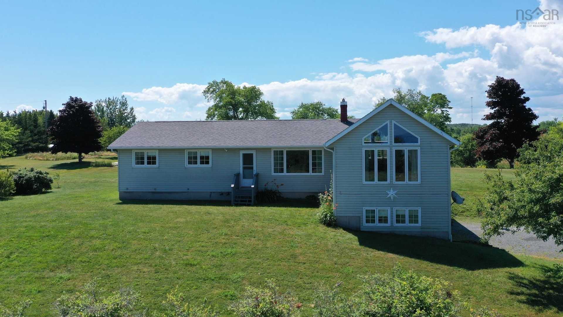 House in Wolfville, Nova Scotia 12180701