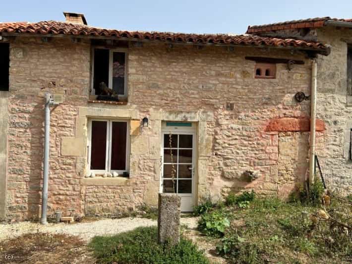 Huis in Vieux-Ruffec, Nouvelle-Aquitanië 12180964