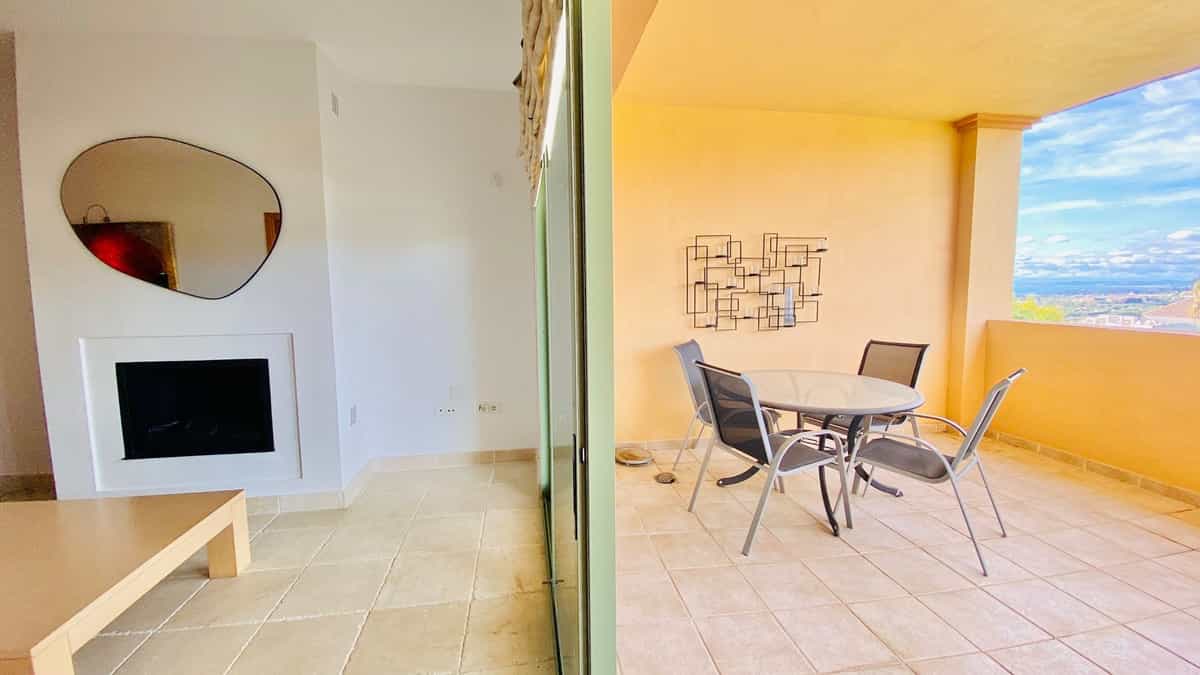 Condominium in Benahavis, Andalusia 12181041