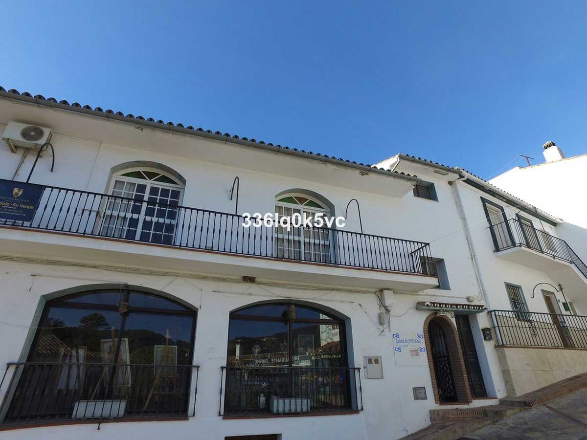 Condominium in Benahavis, Andalusia 12181063