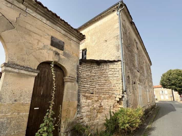 жилой дом в Besse, Nouvelle-Aquitaine 12181161