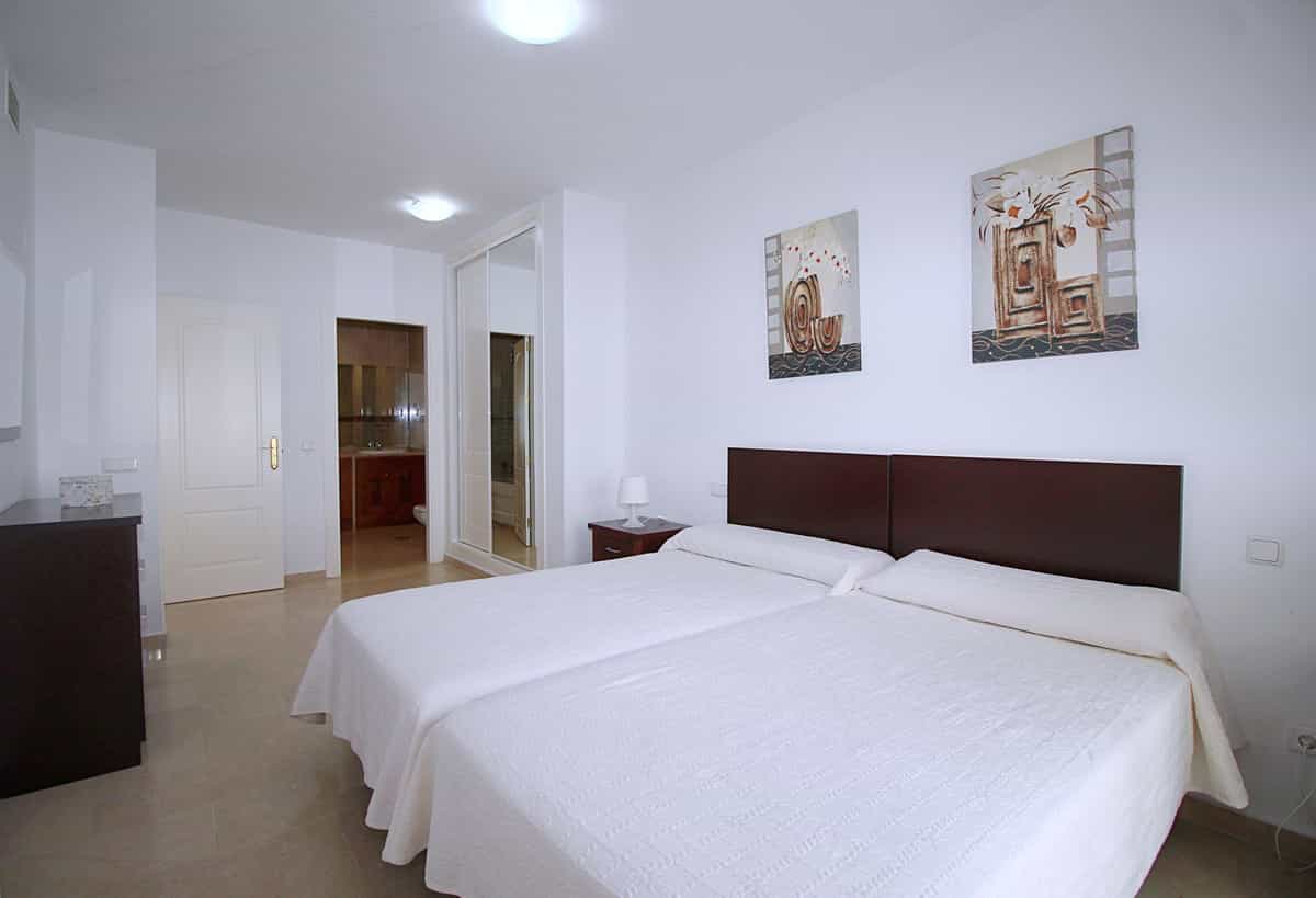 公寓 在 Alhaurín de la Torre, Andalucía 12181300
