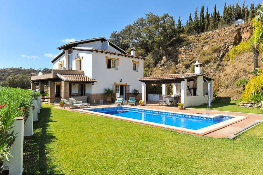 Casa nel Alhaurín el Grande, Andalusia 12181324