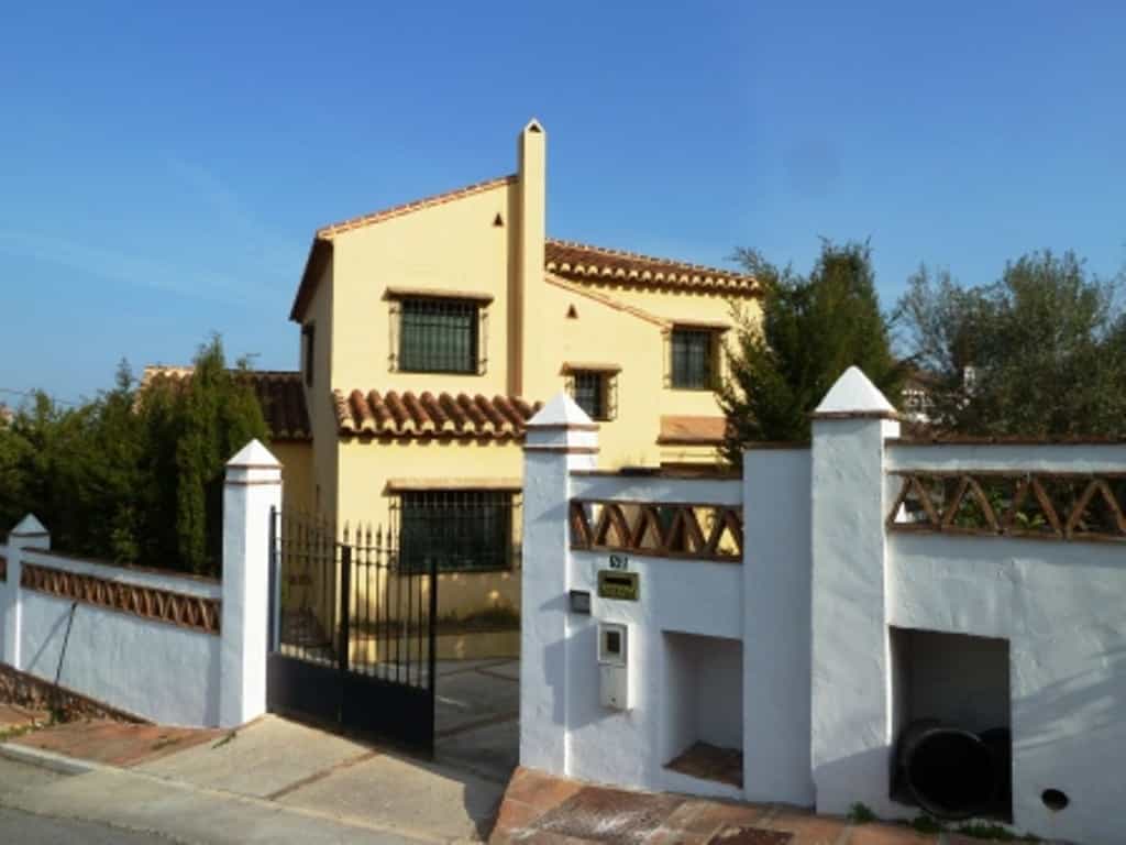 House in Alhaurín de la Torre, Andalusia 12181540