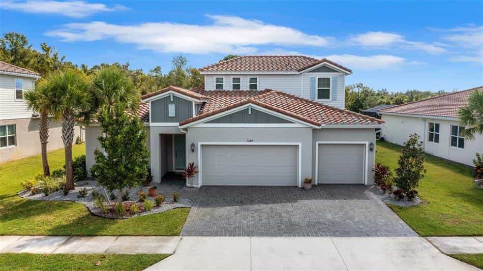 House in Lake Sarasota, Florida 12182591