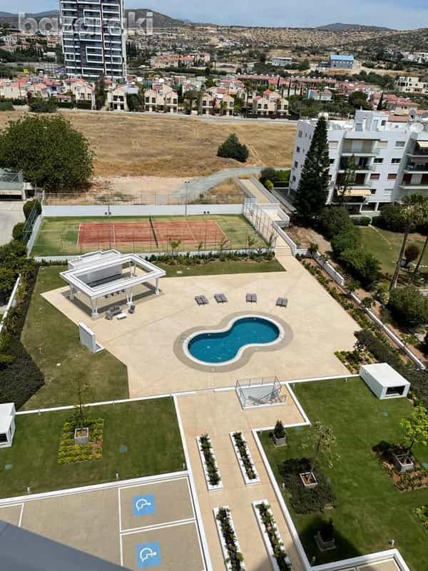 Condominium in Agios Tychon, Larnaka 12183127