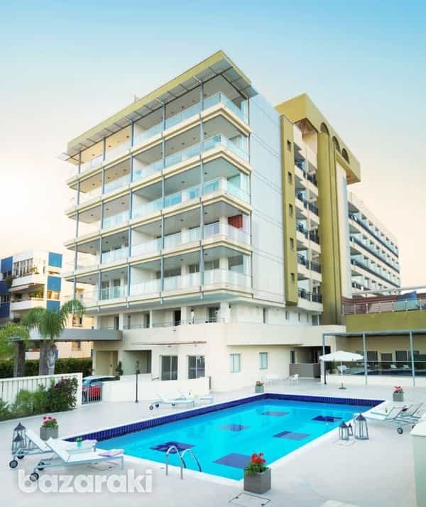 Condominium in Agios Tychon, Larnaka 12183287