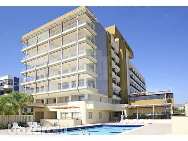 Condominium in Agios Tychon, Larnaka 12183458