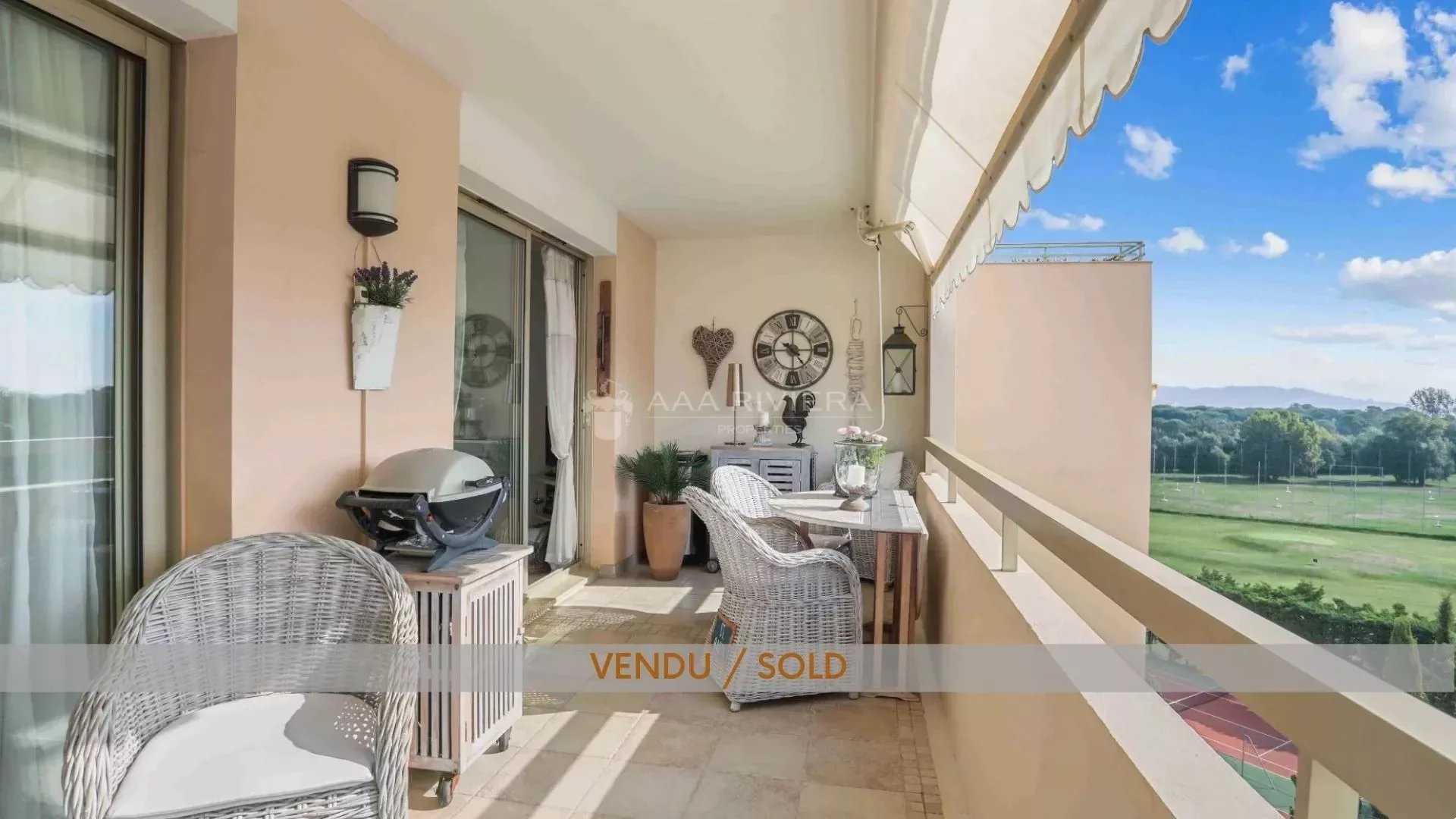 Condominium in Mandelieu-la-Napoule, Provence-Alpes-Côte d'Azur 12183663