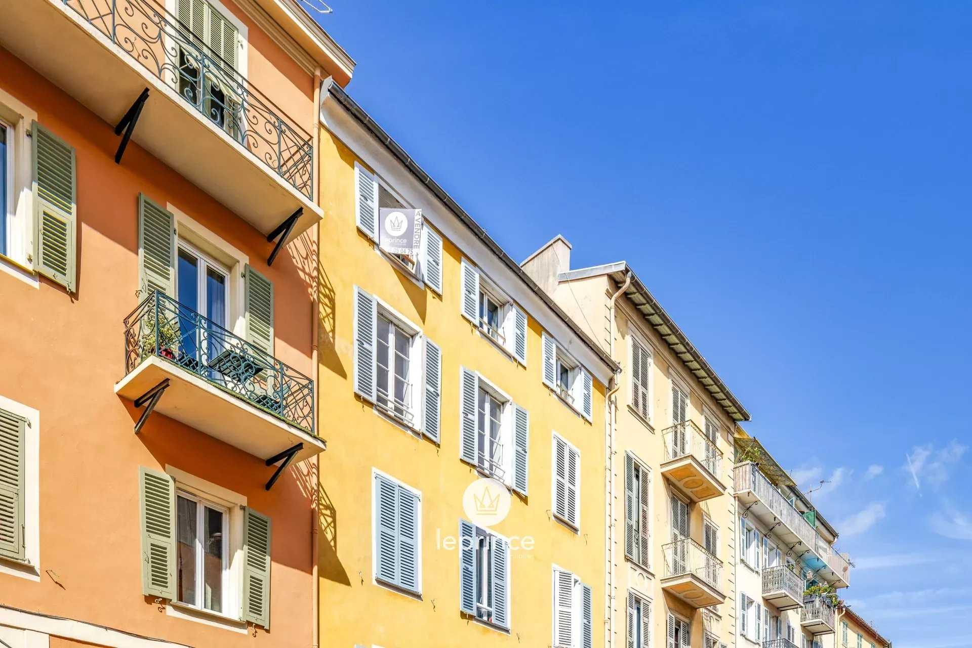 Condominium in Nice, Provence-Alpes-Cote d'Azur 12183671