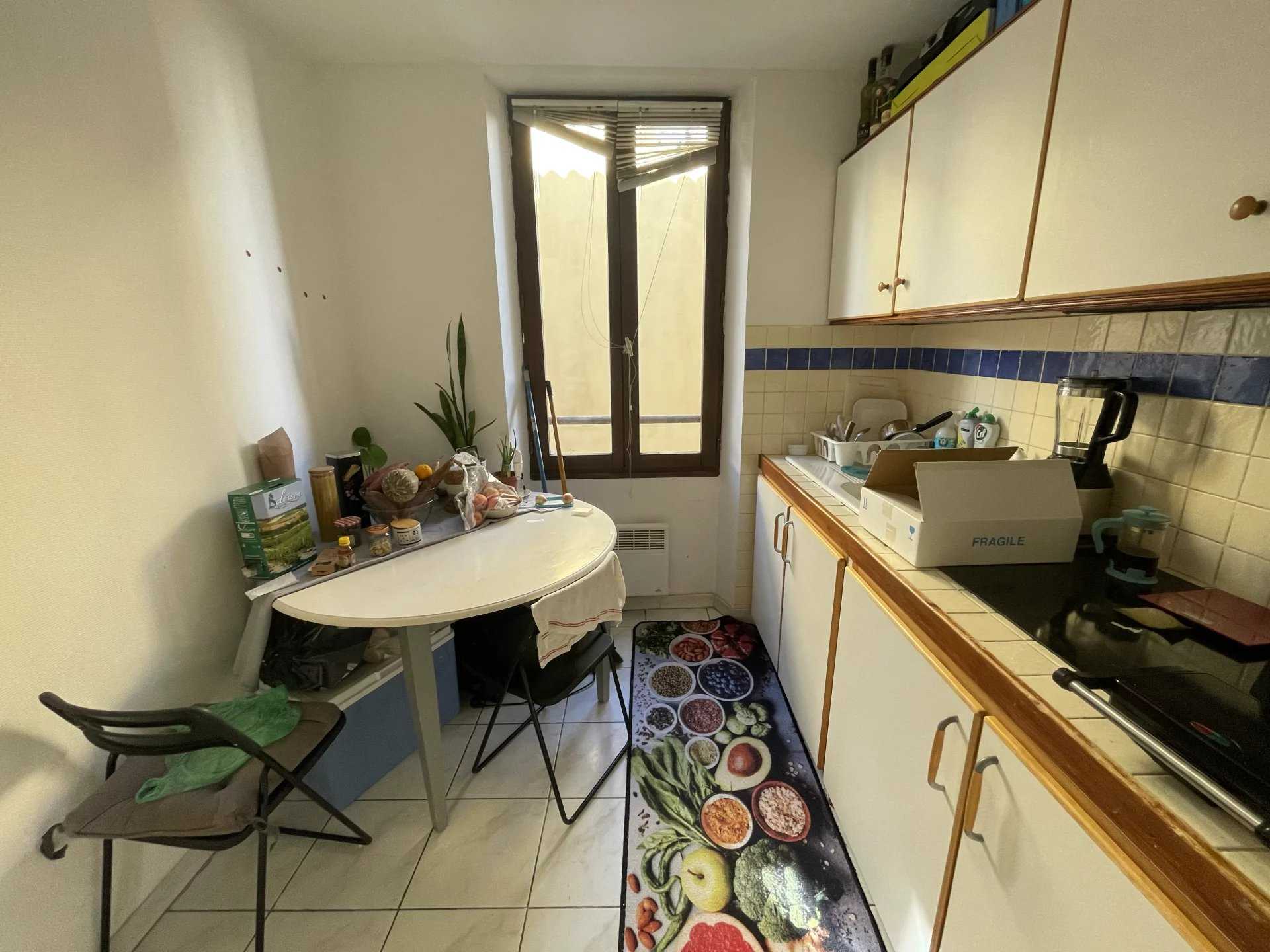 Condominium in Aubagne, Provence-Alpes-Cote d'Azur 12183725