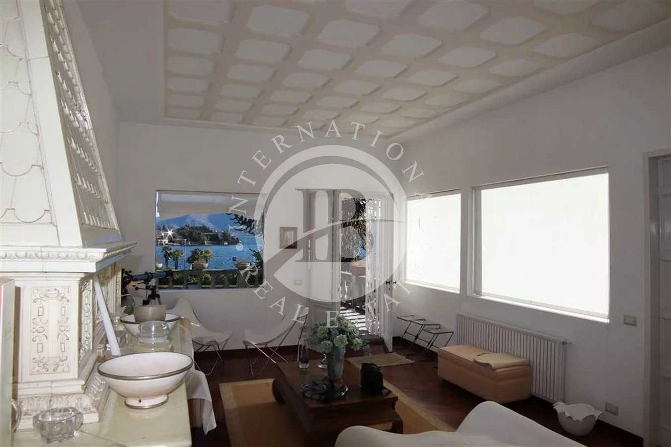 Condominium in Stresa, Verbano-Cusio-Ossola 12183762