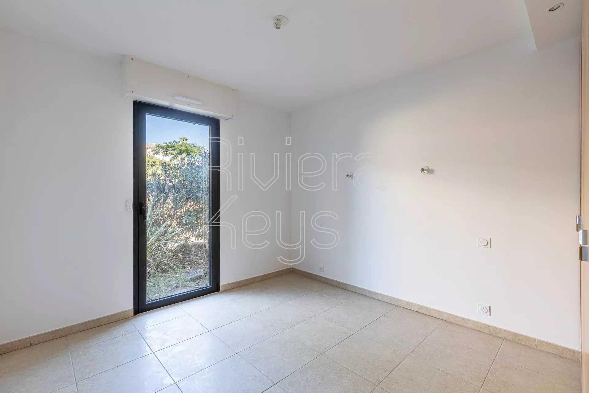 公寓 在 Saint-Raphael, Provence-Alpes-Cote d'Azur 12183810