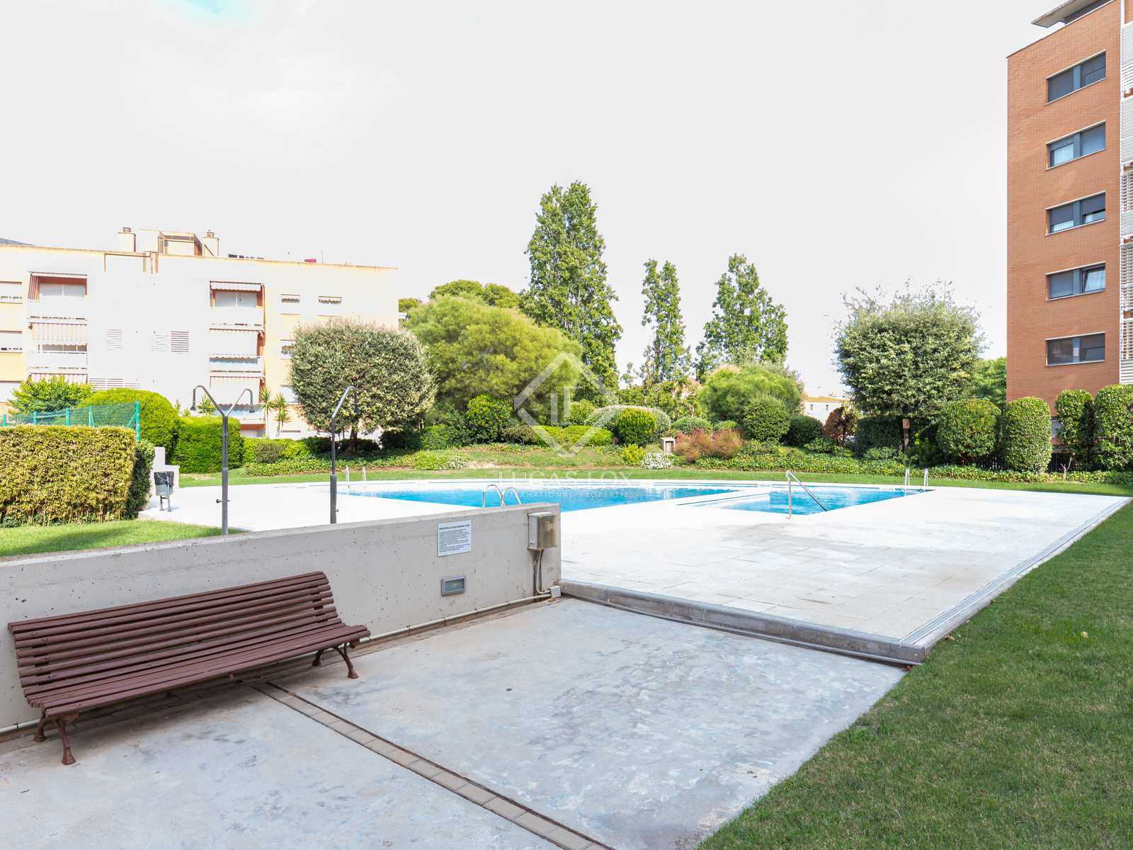Condominium in Sant Joan Despí, Catalonia 12184300