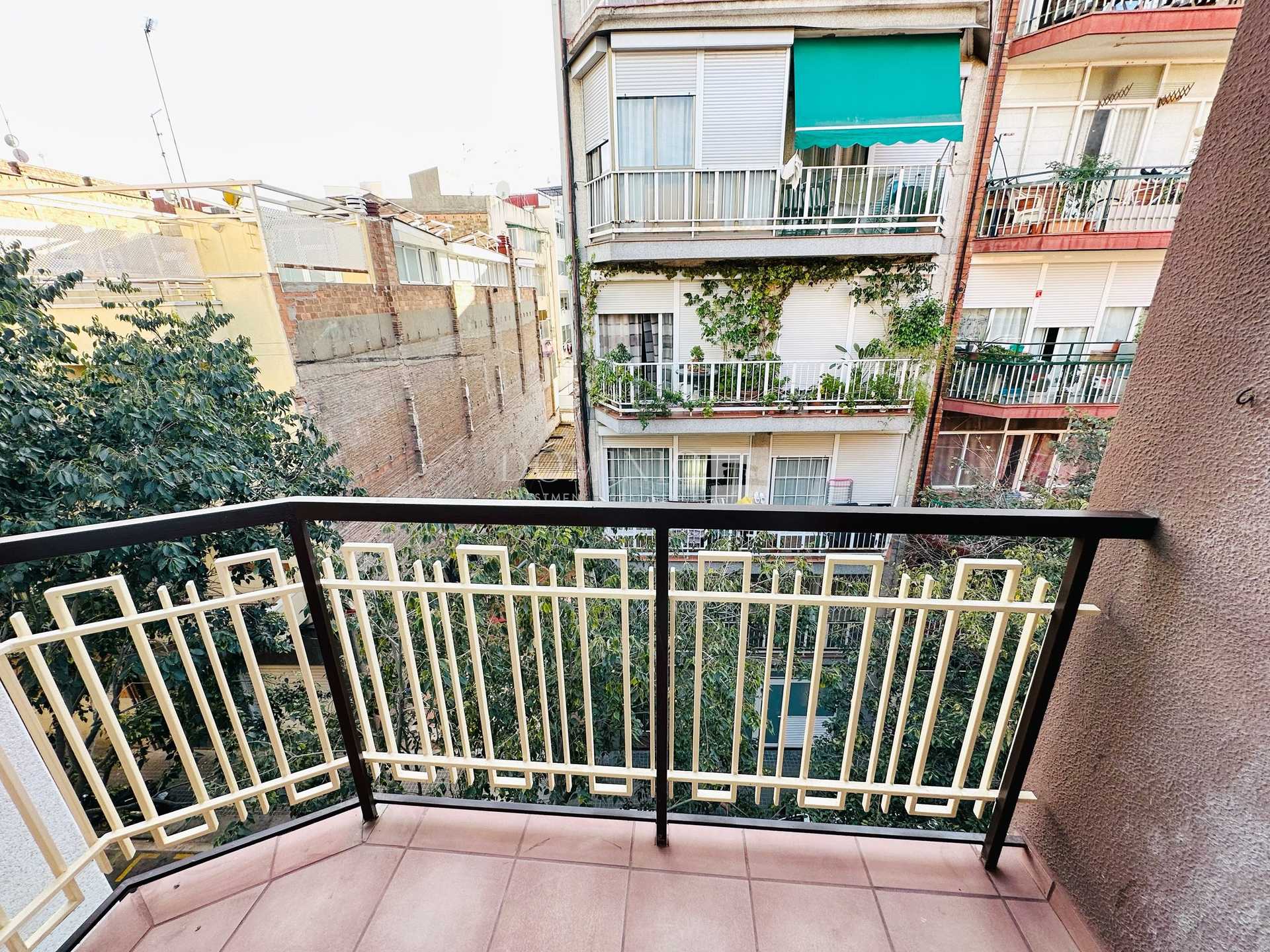 Condominium in L'Hospitalet de Llobregat, Catalonia 12184324