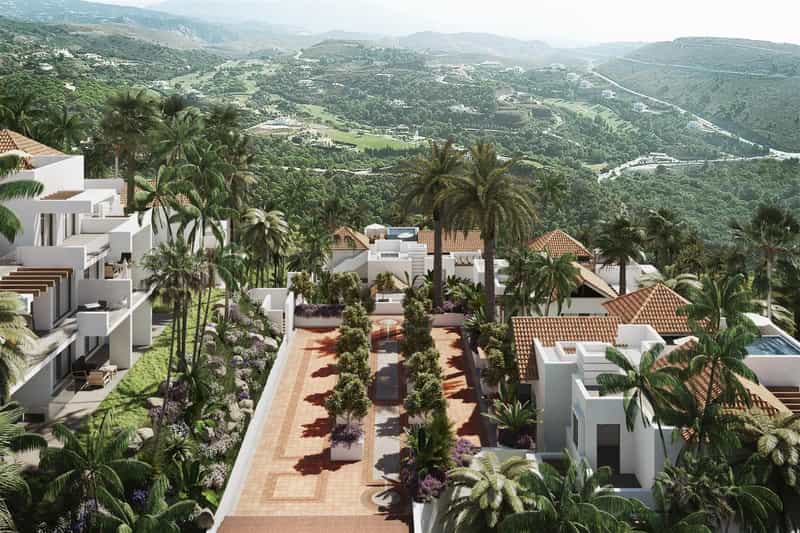 Condominium in Benahavis, Andalusia 12184770