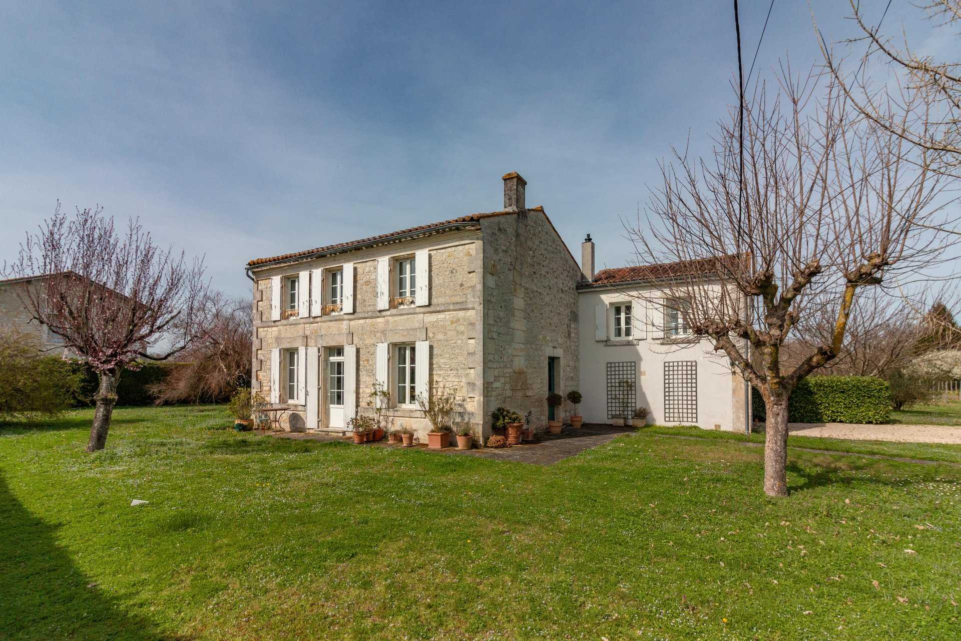 Rumah di Jarnac, Nouvelle-Aquitaine 12186954