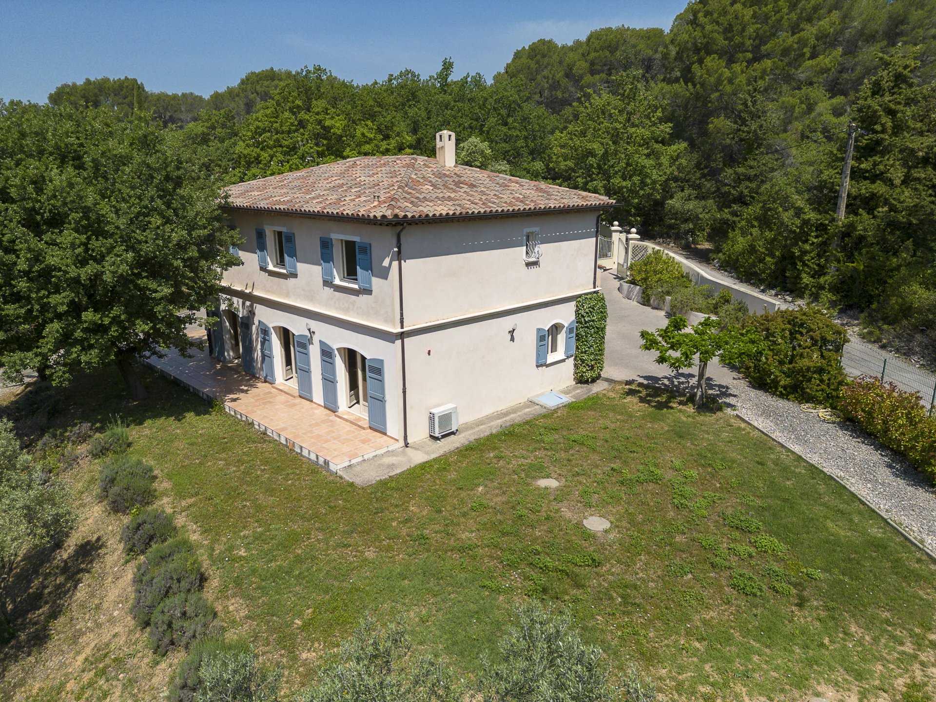Hus i Draguignan, Provence-Alpes-Cote d'Azur 12187000