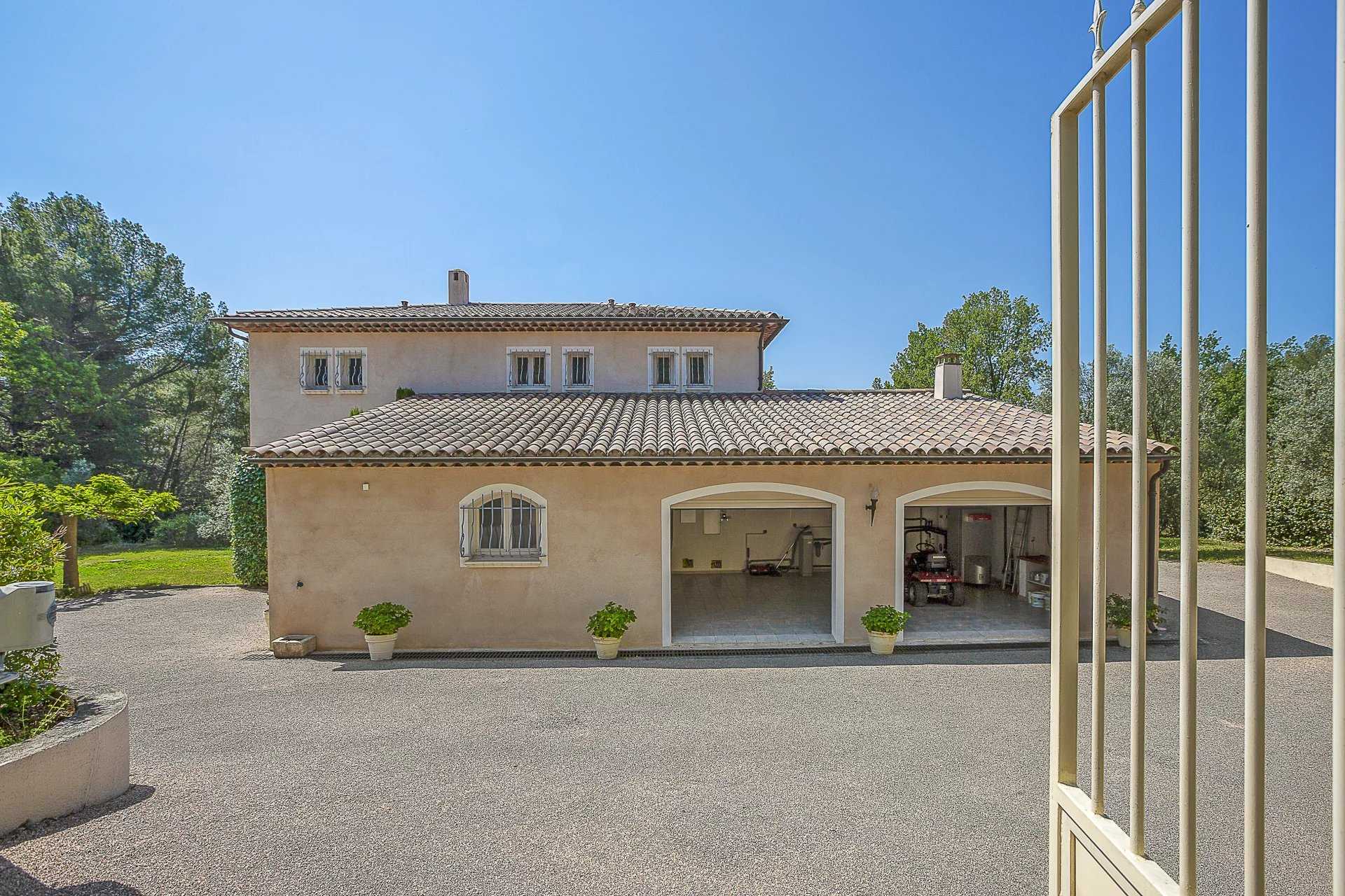 жилой дом в Draguignan, Provence-Alpes-Côte d'Azur 12187000